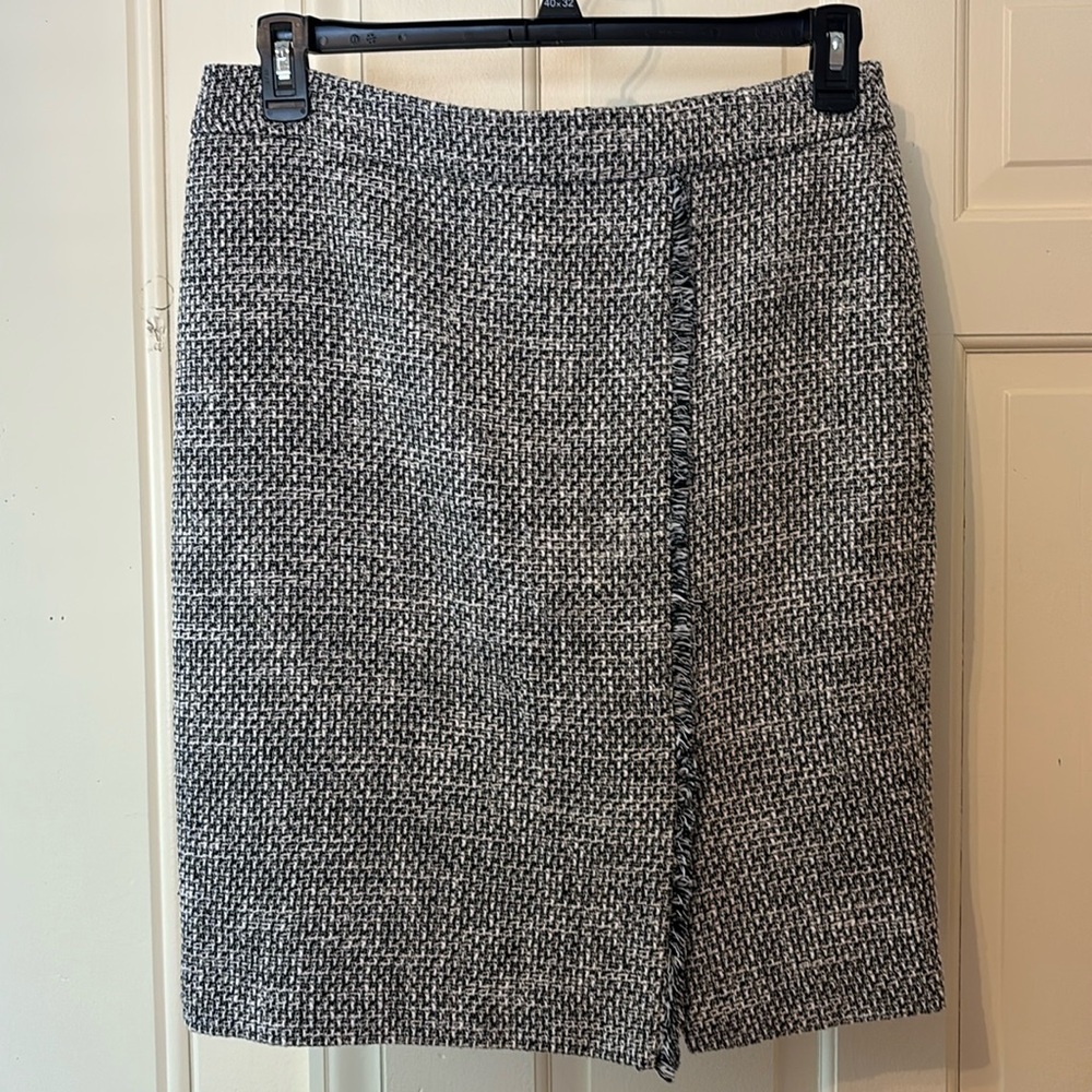 Calvin Klein black and white tweed style pencil skirt with fringe size 10